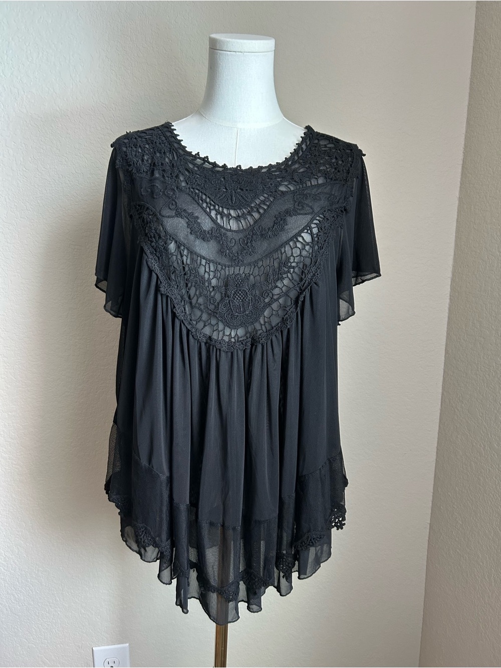 Ultra Pink Black Crochet Lace Flutter Sleeve Tunic